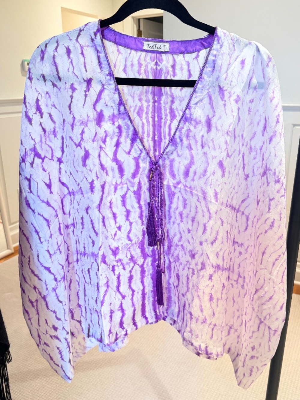 TEK TEK SILK V NECK TOP